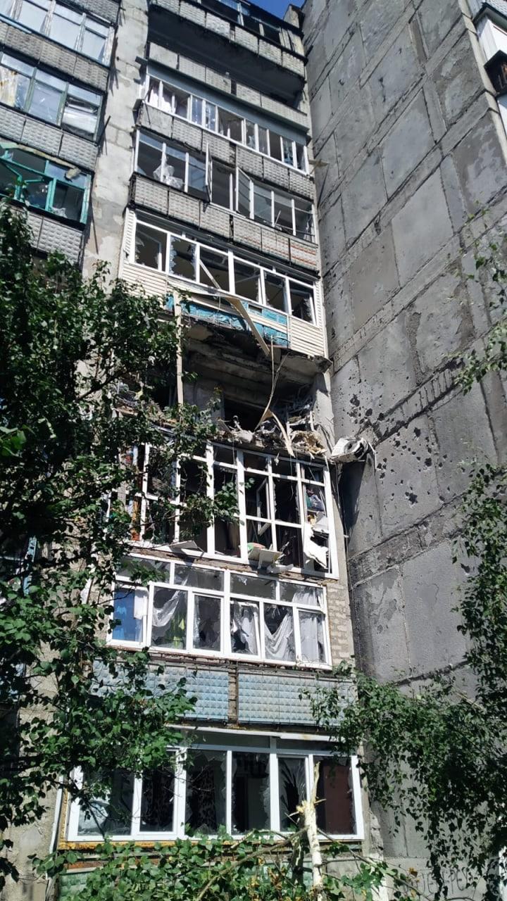 Оккупанты ударили по остановке общественного транспорта, церкви и многоэтажкам в Торецке Оккупанты ударили по остановке общественного транспорта, церкви и многоэтажкам в Торецке