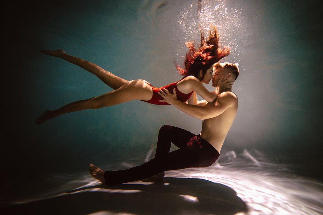 Анна Тринчер и Александр Волошин устроили фотосессию под водой / instagram.com Анна Тринчер и Александр Волошин устроили фотосессию под водой / instagram.com