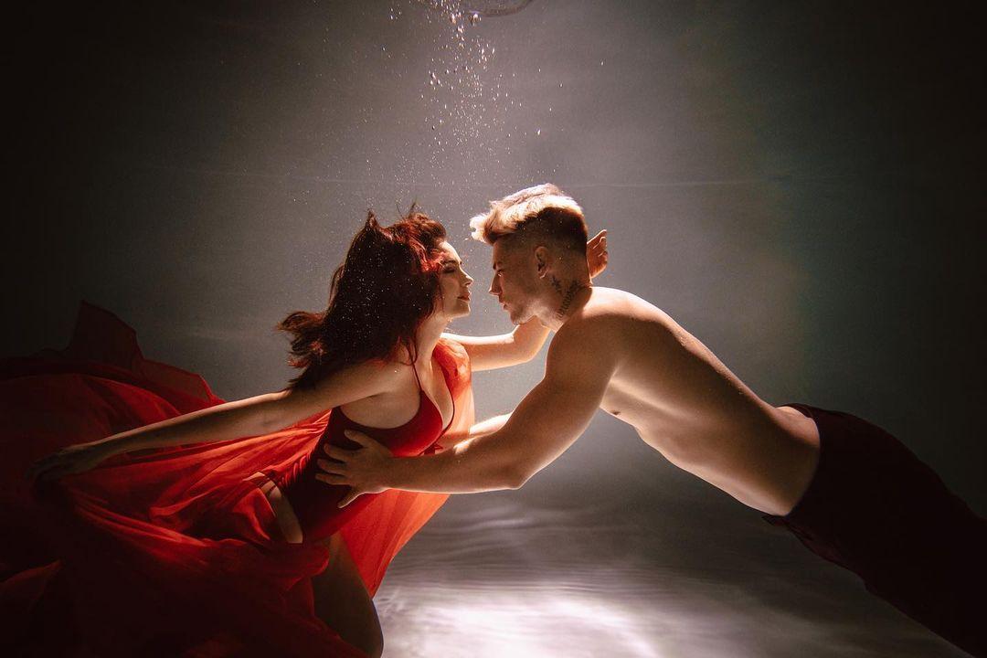 Анна Тринчер и Александр Волошин устроили фотосессию под водой / instagram.com Анна Тринчер и Александр Волошин устроили фотосессию под водой / instagram.com