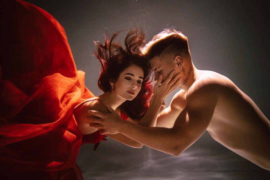 Анна Трінчер і Олександр Волошин влаштували фотосесію під водою / instagram.com Анна Трінчер і Олександр Волошин влаштували фотосесію під водою / instagram.com