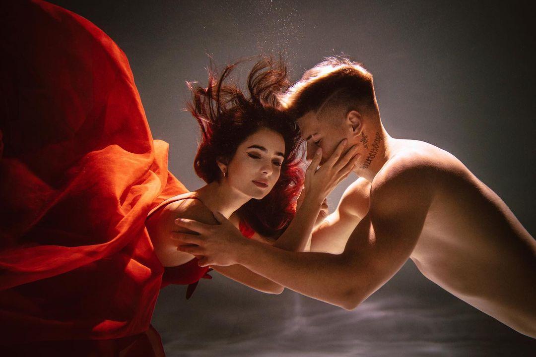 Анна Тринчер и Александр Волошин устроили фотосессию под водой / instagram.com