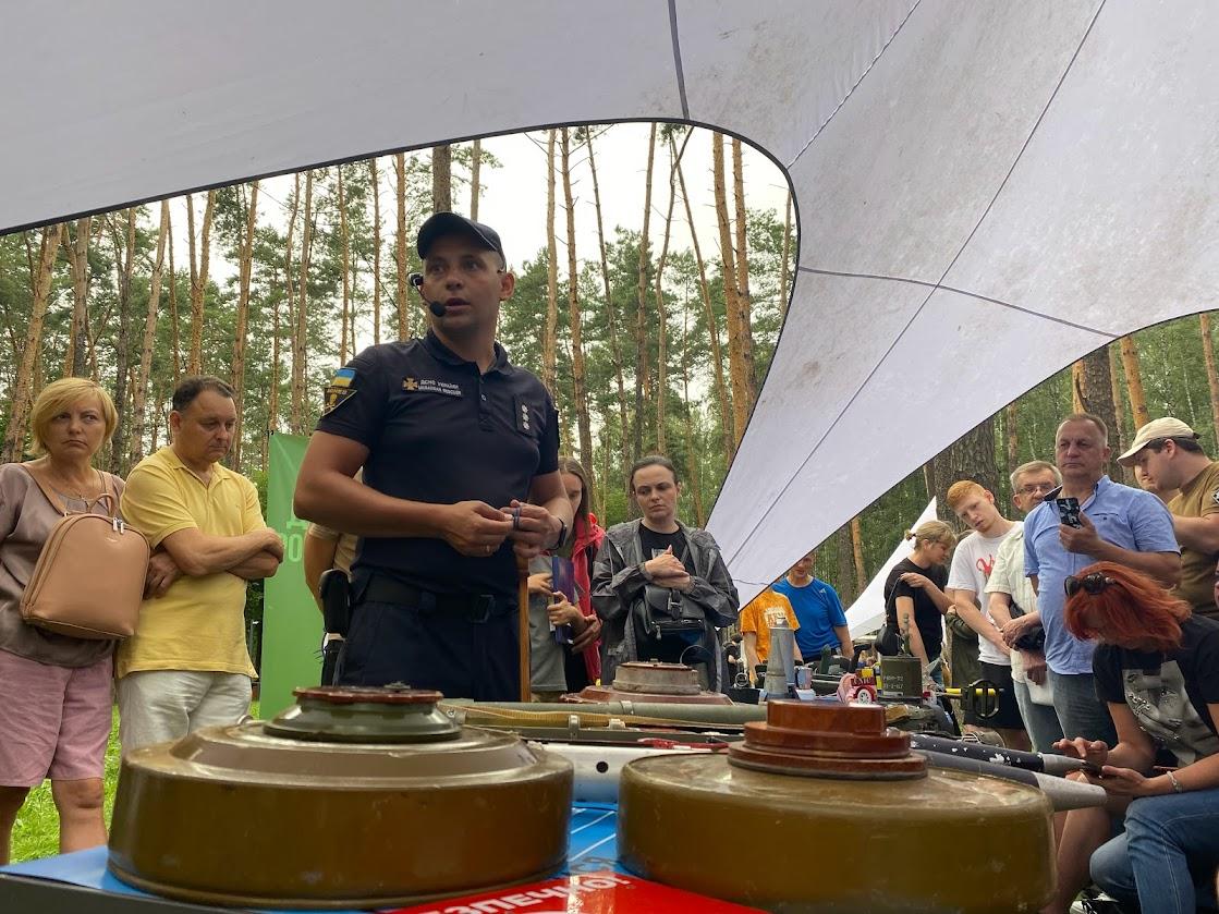 Піротехнік ДСНС Іван Шепелєв: Після деокупації треба бути дуже уважними - росіяни закладають гранати під матраци, у пральні машини та навіть іграшки Піротехнік ДСНС Іван Шепелєв: Після деокупації треба бути дуже уважними - росіяни закладають гранати під матраци, у пральні машини та навіть іграшки