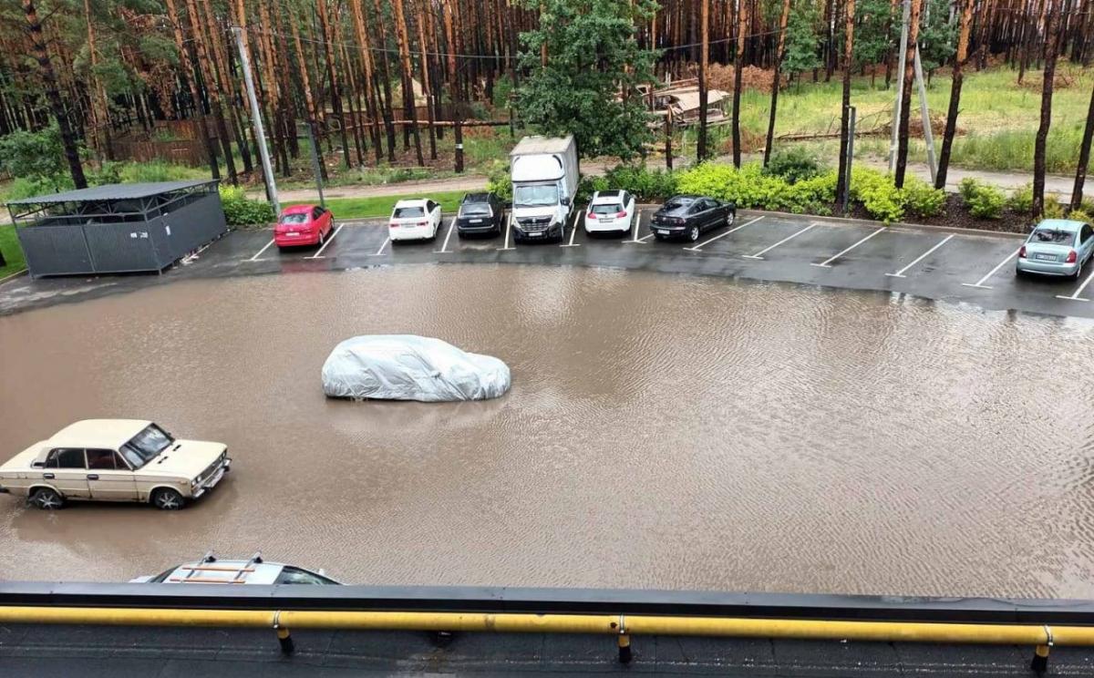 ЖК "Авіатор" у Гостомелі затопило після зливи / фото Telegram-канал Ірпінь, Буча, Ворзель, Гостомель