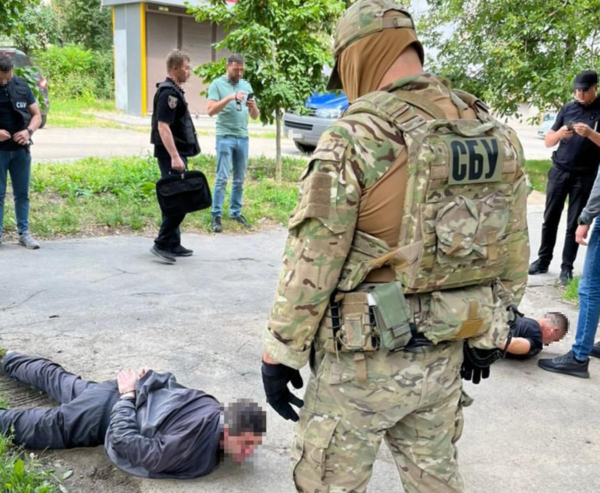 СБУ заблокувала на Вінниччині канал нелегальної міграції потенційних призовників до країн ЄС / фото facebook.com/ssu.vinnytsia СБУ заблокувала на Вінниччині канал нелегальної міграції потенційних призовників до країн ЄС / фото facebook.com/ssu.vinnytsia