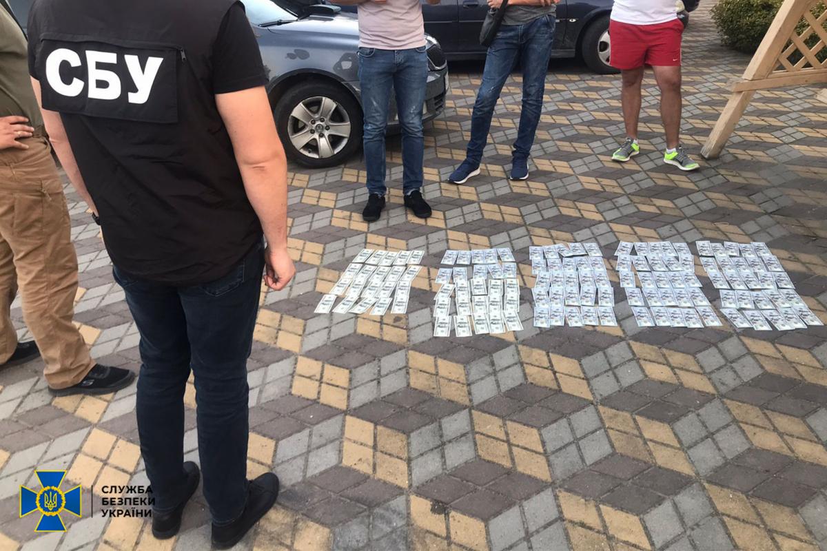 Депутата облради затримали під час передачі грошей / фото СБУ