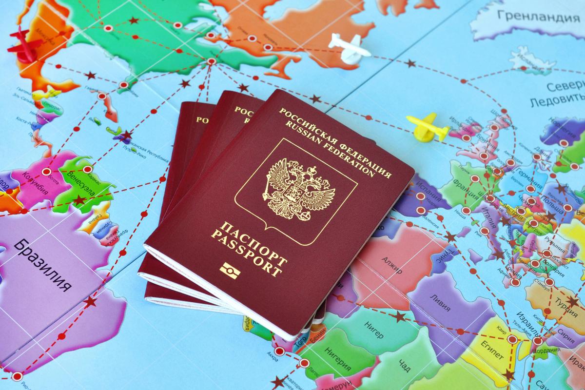Першою країною, яка припинила видавати шенгенські візи громадянам Росії, стала Чехія / фото ua.depositphotos.com