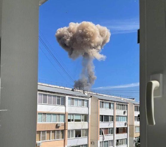 У Криму на військовому аеродромі пролунали вибухи, люди почали тікати / фото t.me/KrimSegodnya