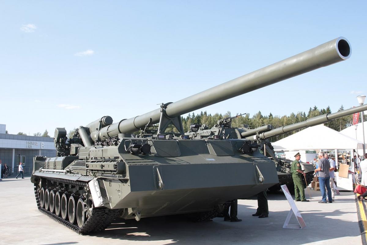 Росіяни відвозять артилерійські комплекси, як «Піон», бо почали відчувати брак систем  / фото wikipedia.org