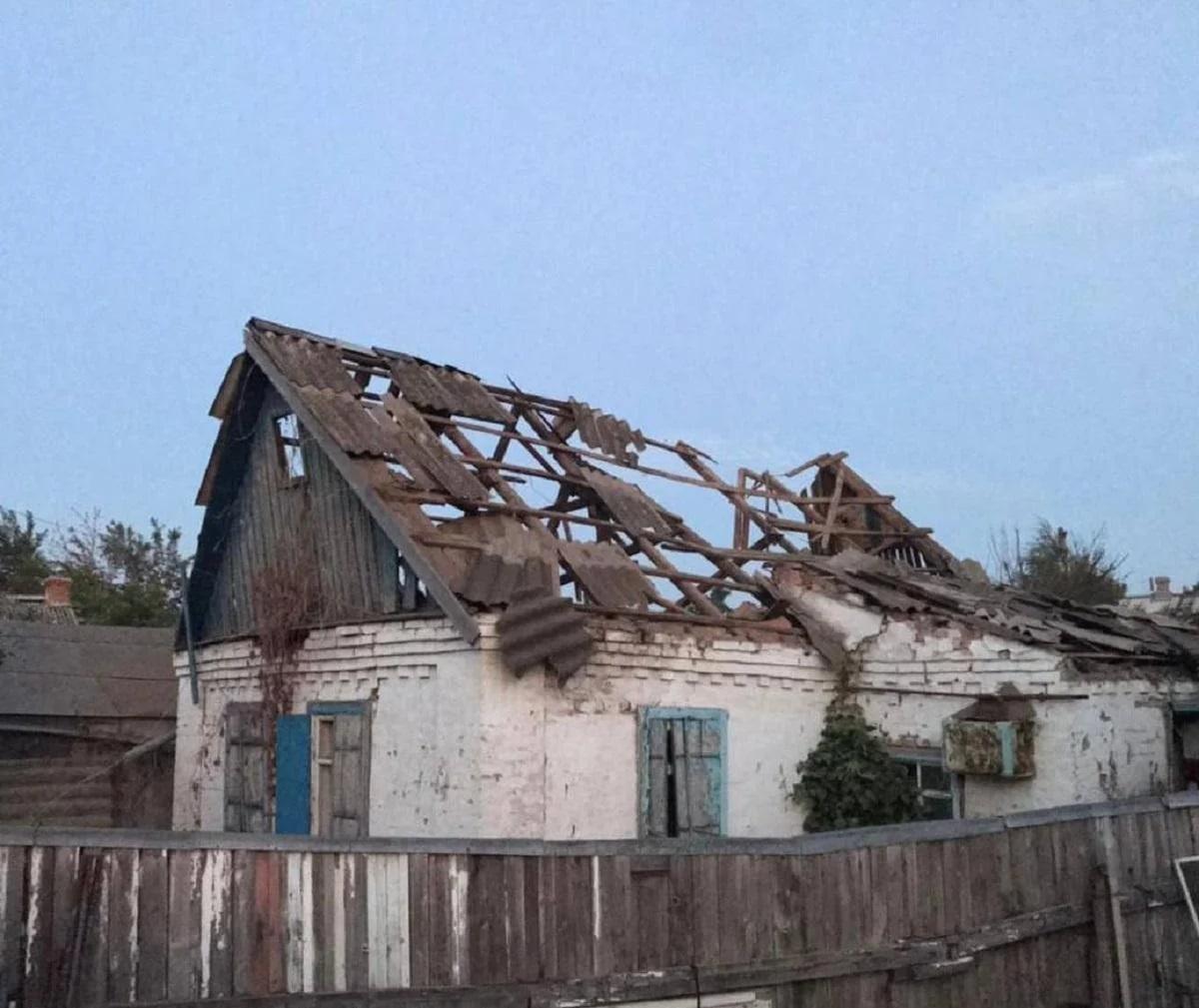 Россияне продолжают терроризировать Днепропетровщину: есть раненые, разрушены десятки домов / фото t.me/dnipropetrovskaODA