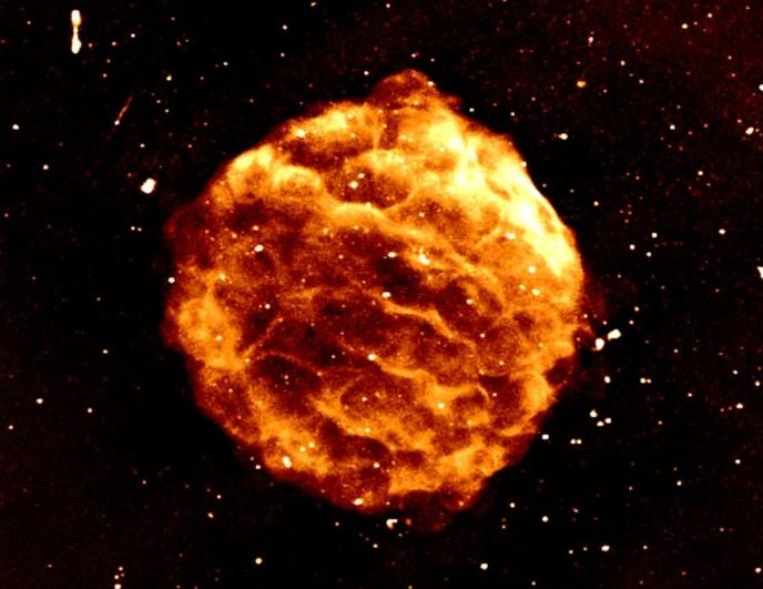 Все, что осталось от взрыва звезды / фото Wasim Raja/CSIRO; Pascal Elah/Pawsey