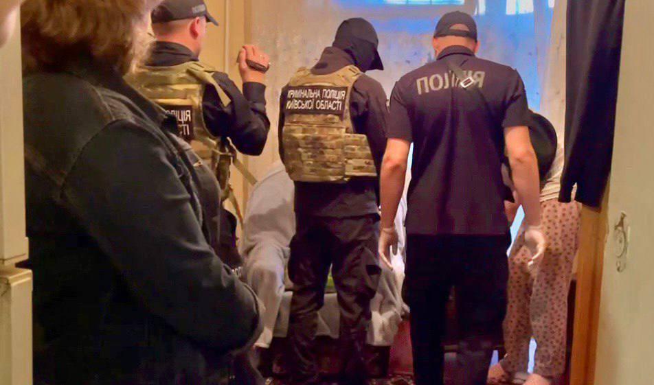 У Бучі пара мародерів обкрадала ломбарди / фото Андрій Нєбитов У Бучі пара мародерів обкрадала ломбарди / фото Андрій Нєбитов