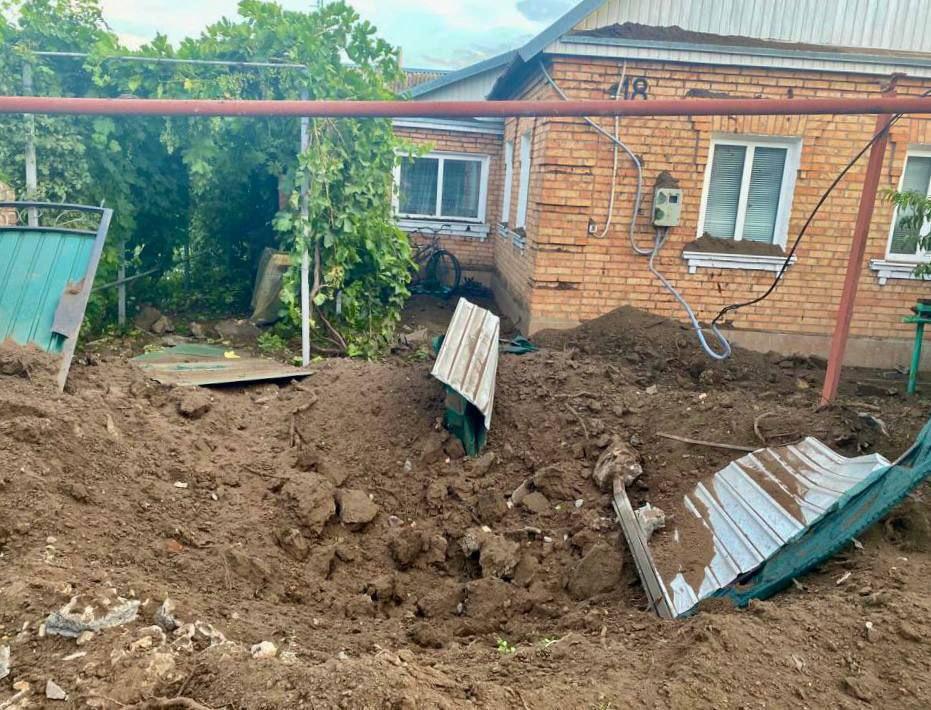 У Нікополі ворожі обстріли зачепили газопроводи та лінії електропередач / фото Telegram-канал Валентина Резніченка У Нікополі ворожі обстріли зачепили газопроводи та лінії електропередач / фото Telegram-канал Валентина Резніченка