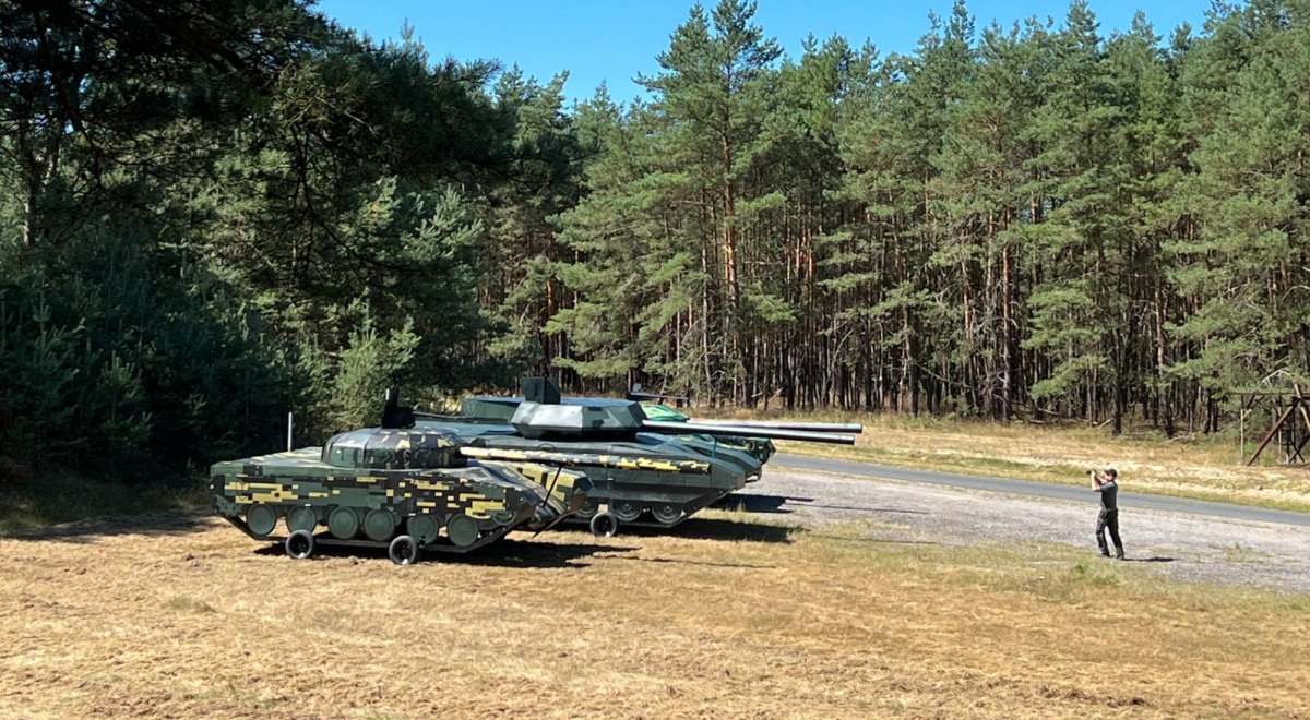 Бундесвер отримав макети танків / фото GaardTech