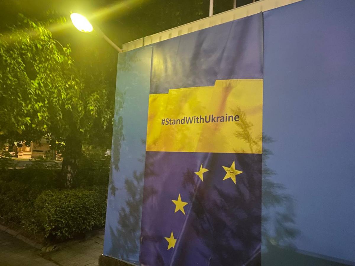 Словами підтримки України у центрі Приштини \ фото Ірина Синельник