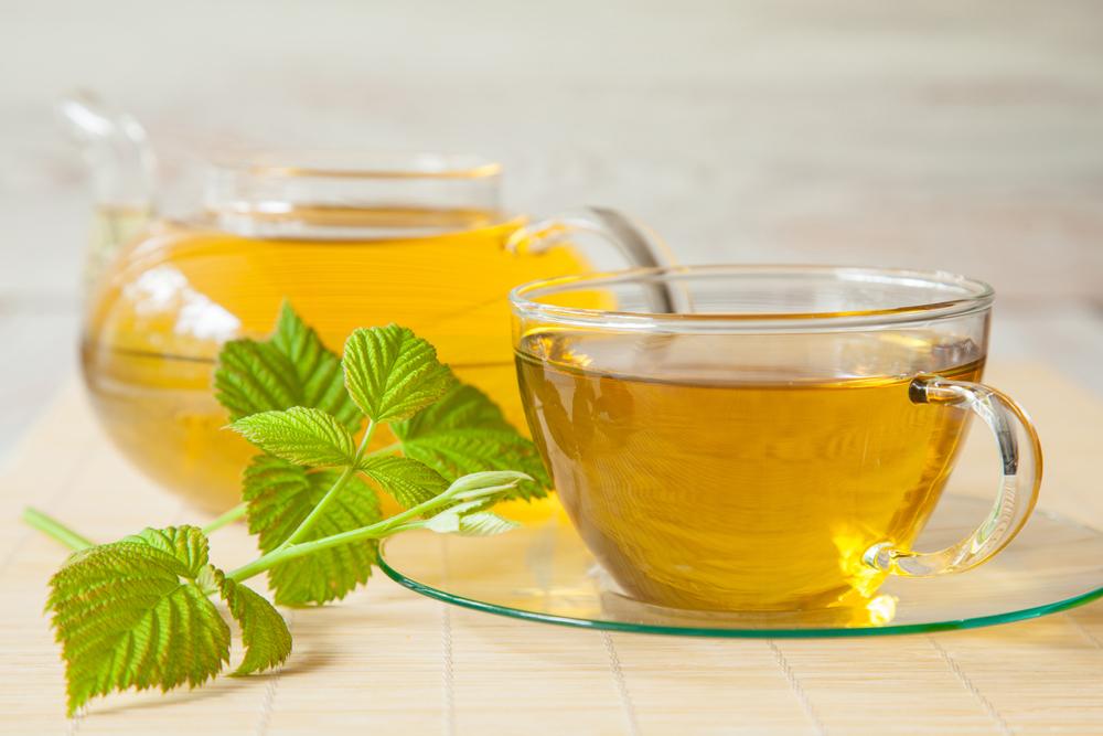 Чай из листьев малины польза и вред / фото ua.depositphotos.com