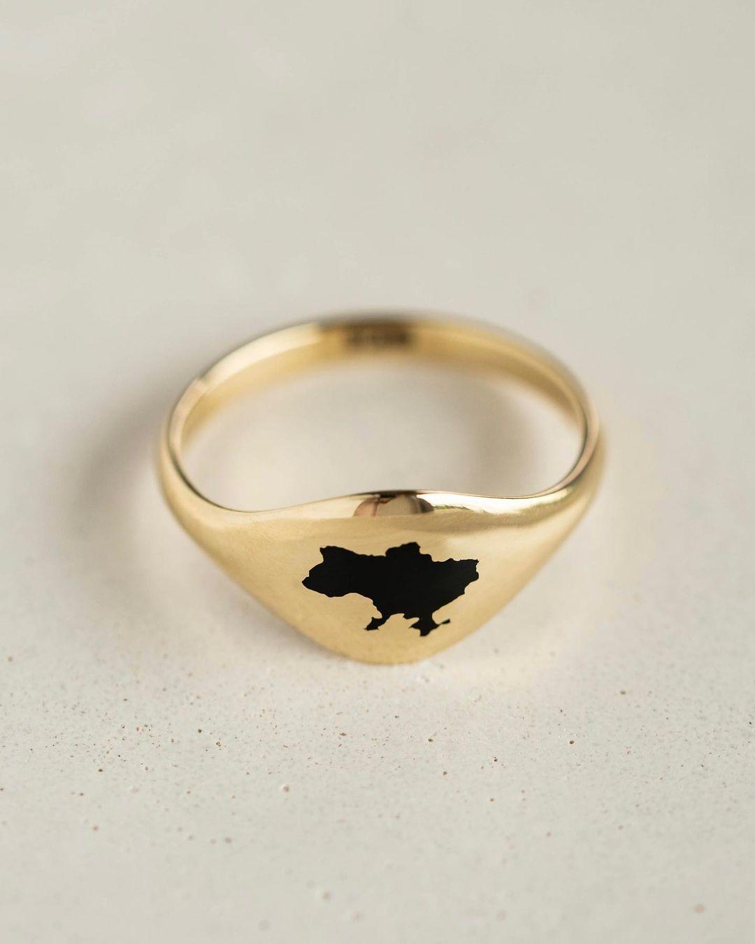 Перстень с гравировкой / Фото - instagram.com