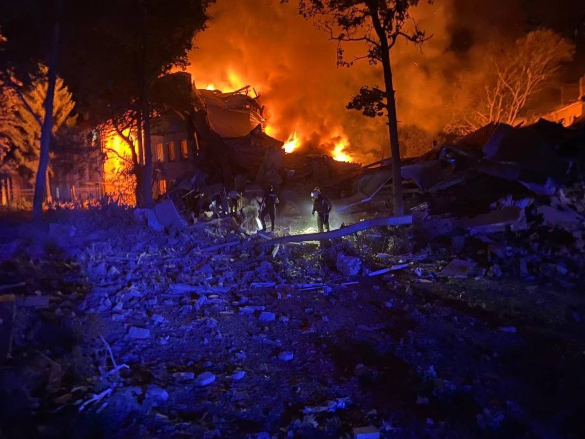 Окупанти відкрили вогонь по Харкову / фото Олег Синєгубов Окупанти відкрили вогонь по Харкову / фото Олег Синєгубов