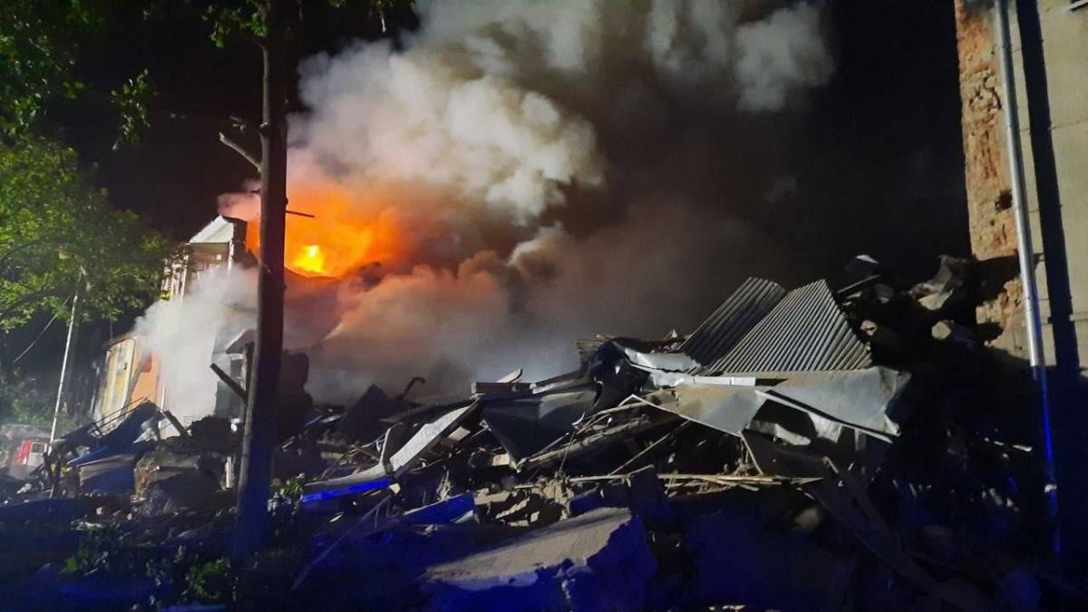 Окупанти вдарили по гуртожитку на Салтівці / фото Кирило Тимошенко Окупанти вдарили по гуртожитку на Салтівці / фото Кирило Тимошенко