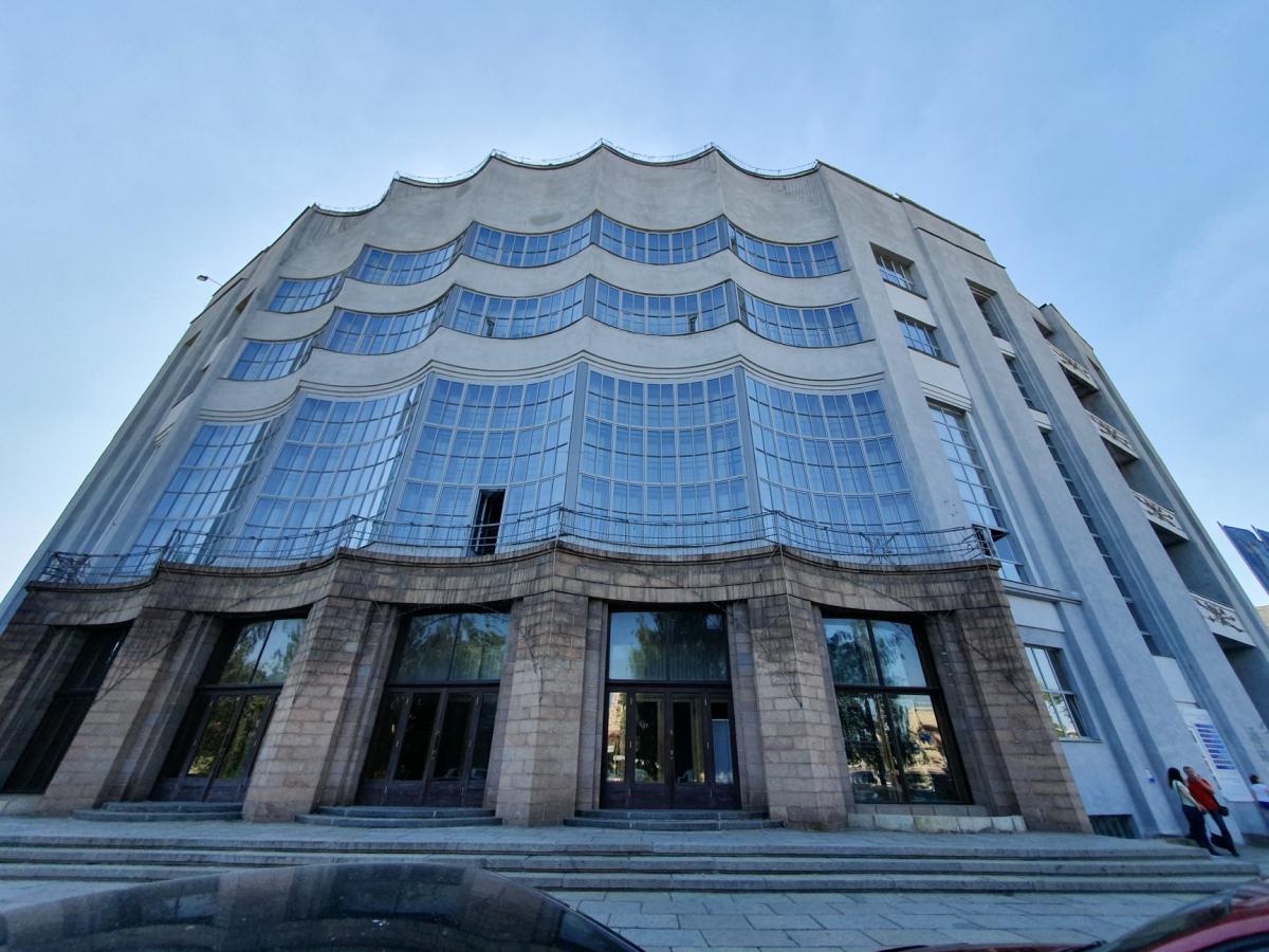 Здание построено в стиле конструктивизма / фото: KHARKIV Today