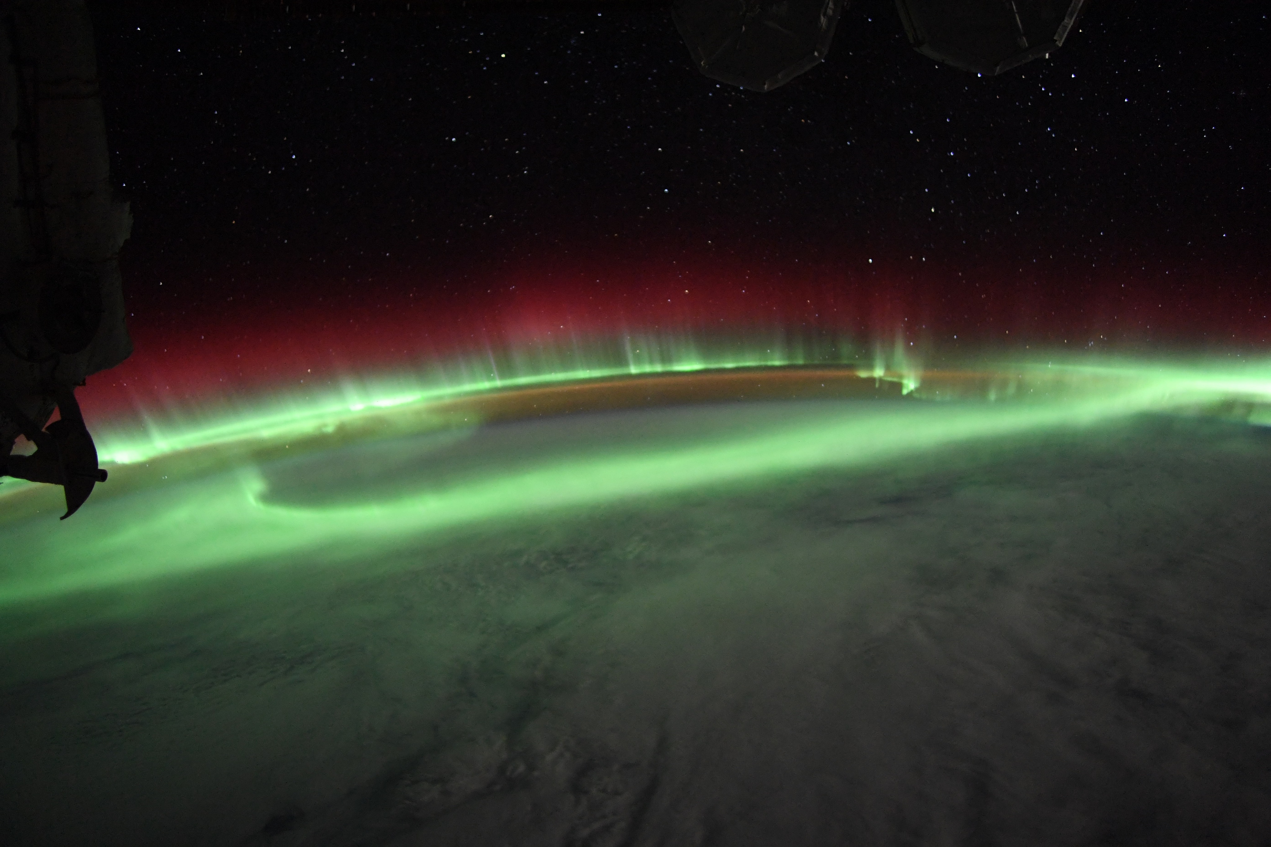 Северное сияние, вид из космоса / фото Bob Hines