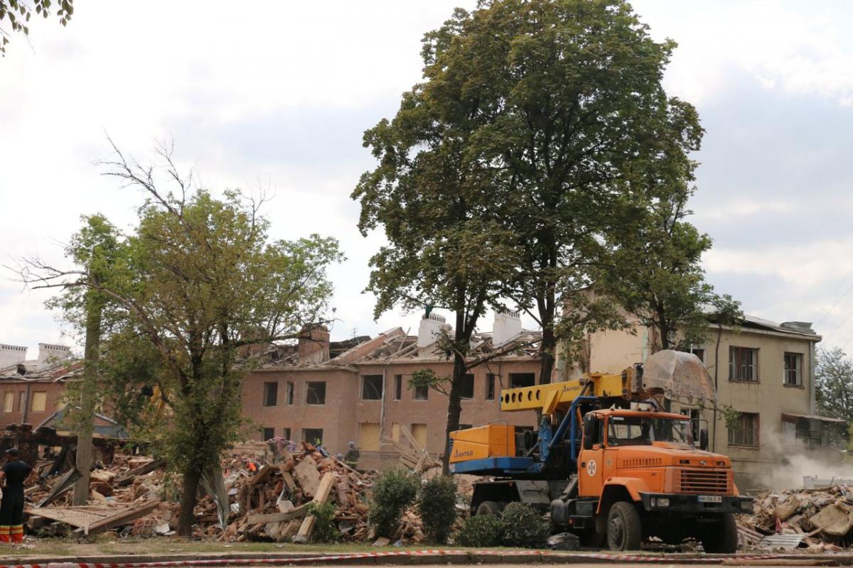 Разрушенный дом в результате обстрелов российских оккупантов в Харькове / фото : ГСЧС
