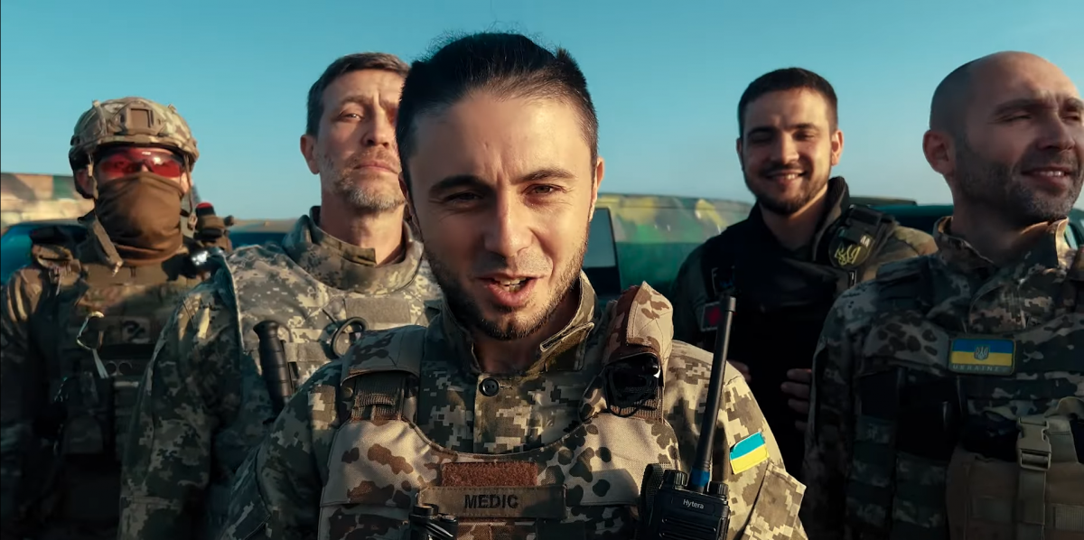 Кадр з кліпу, опублікованого на YouTube-каналі Пономарьова / Скріншот Кадр з кліпу, опублікованого на YouTube-каналі Пономарьова / Скріншот