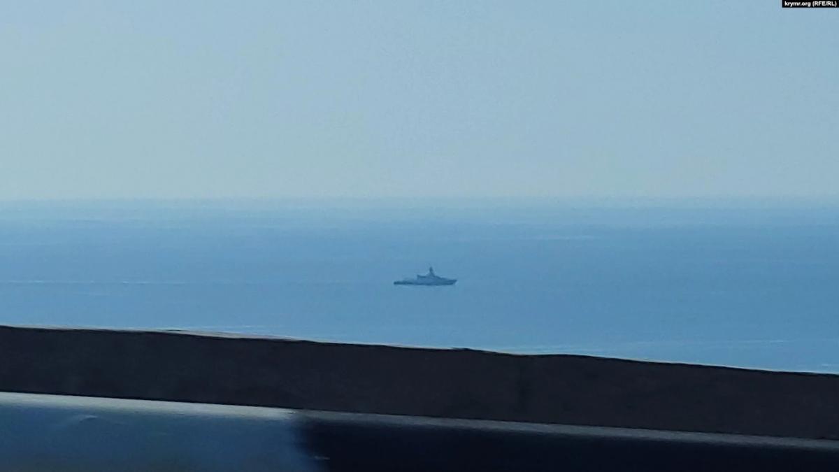 Российский корабль в море возле ЮБК / фото Крым.Реалии Российский корабль в море возле ЮБК / фото Крым.Реалии