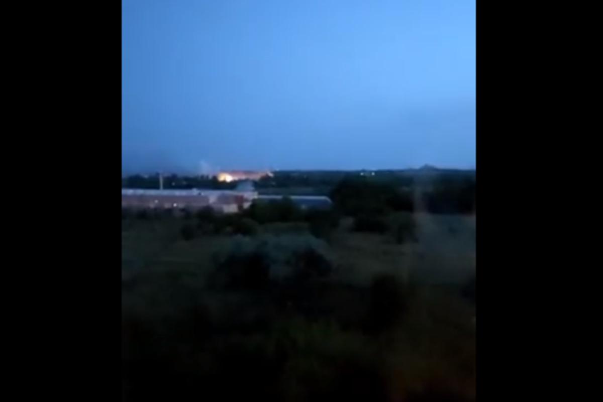 В Донецке пылала база боевиков из банды "Пятнашка" / скриншот В Донецке пылала база боевиков из банды "Пятнашка" / скриншот