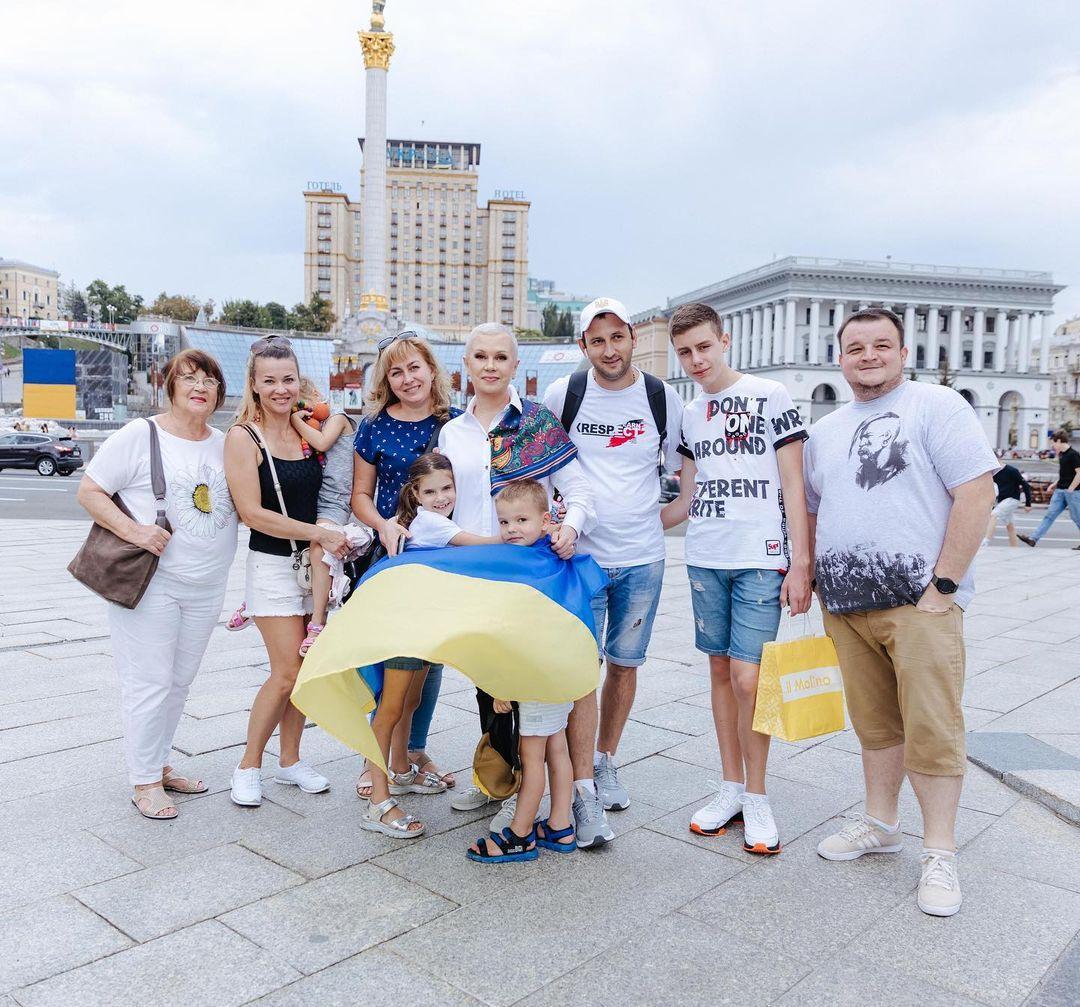 Алла Мазур на Майдані зустрілася з родиною з Бердянська / Фото - instagram.com Алла Мазур на Майдані зустрілася з родиною з Бердянська / Фото - instagram.com