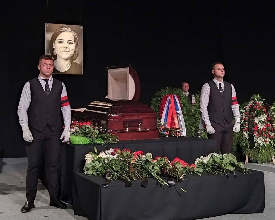 На похоронах Дугиной отметились нацистским лозунгом / фото twitter.com/apoznyakovskiy