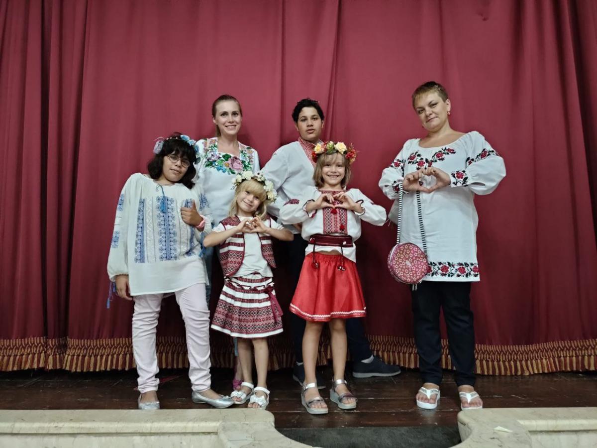 Олександра Гуляйло та її дві доньки родом з Черкащини / фото надане Олександрою Гуляйло