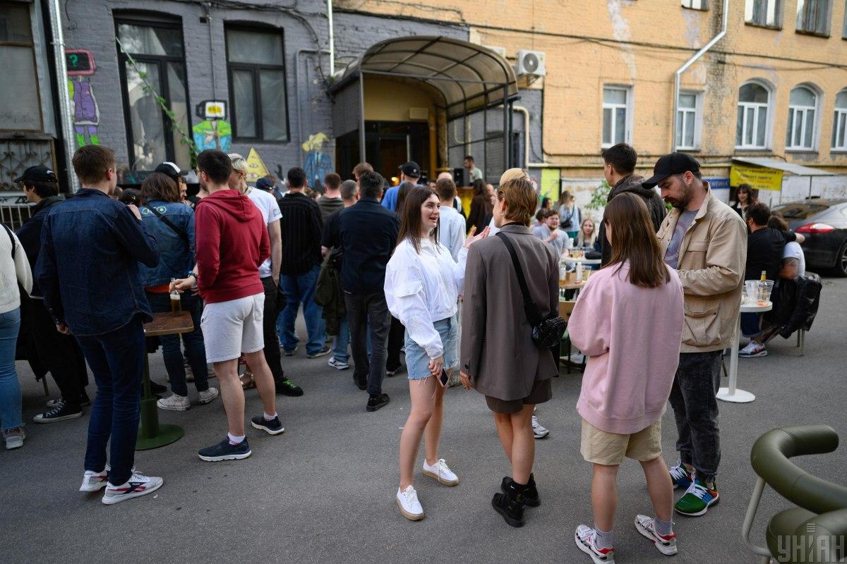 'Цифри дуже страшні': нардеп розкрив правду про те, скільки молоді виїхало з України за пів року