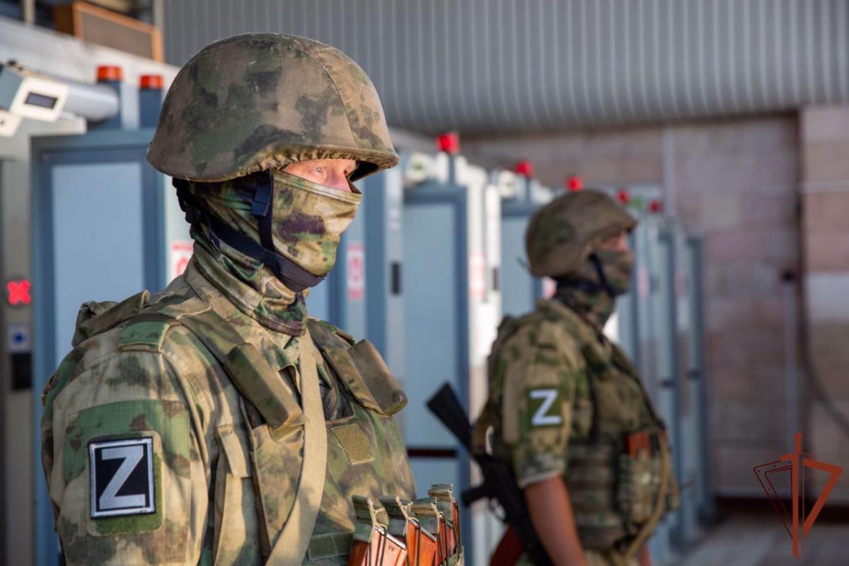 Оккупанты задержали нескольких жителей Запорожской области / фото Росгвардия Оккупанты задержали нескольких жителей Запорожской области / фото Росгвардия