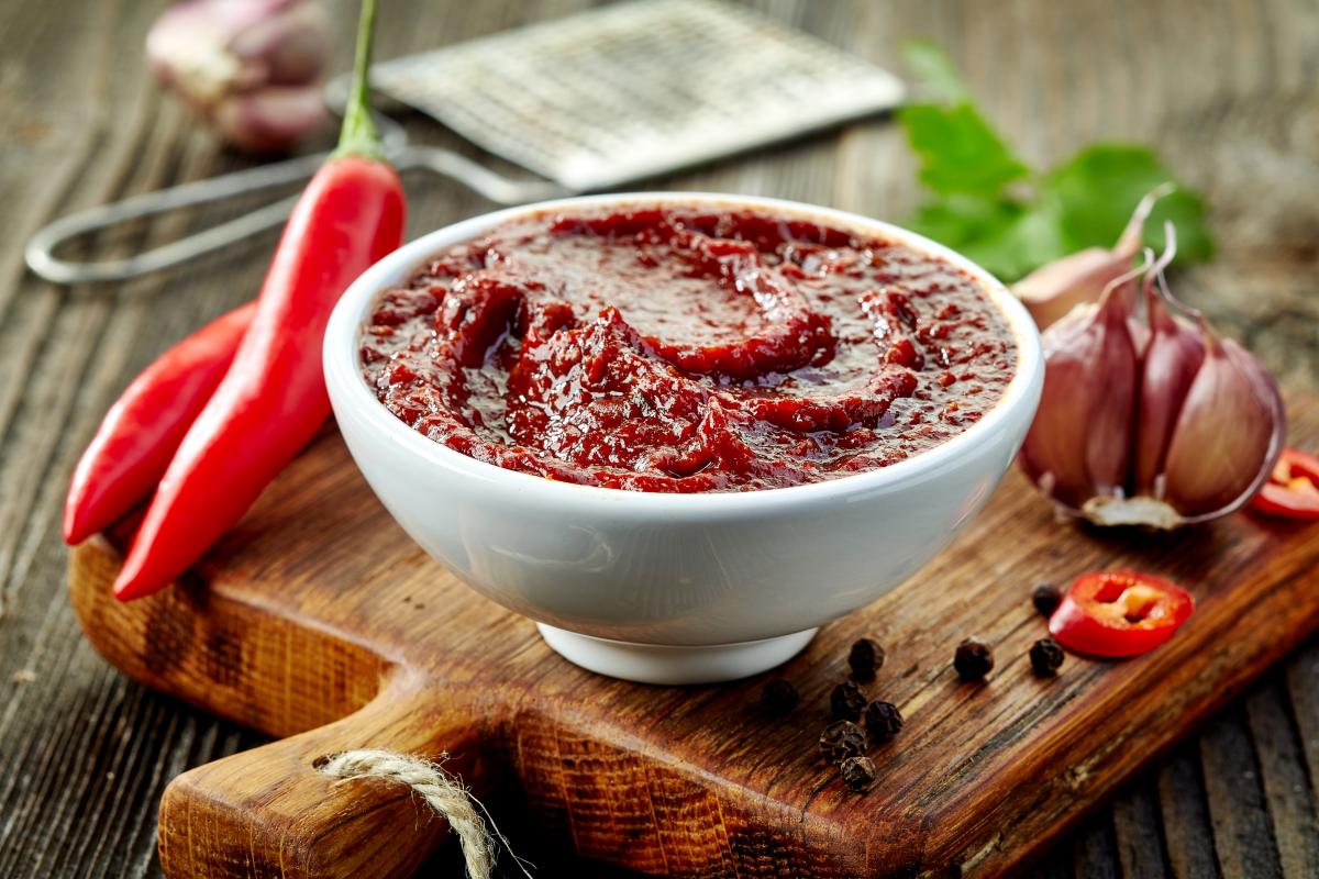 Вкусная аджика рецепт с варкой и без нее / depositphotos.com Вкусная аджика рецепт с варкой и без нее / depositphotos.com