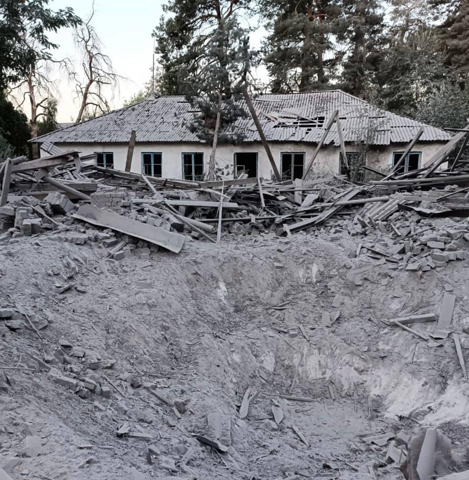 Окупанти обстріляли Дніпропетровщину: відомо про серйозні руйнування (фото) Окупанти обстріляли Дніпропетровщину: відомо про серйозні руйнування (фото)