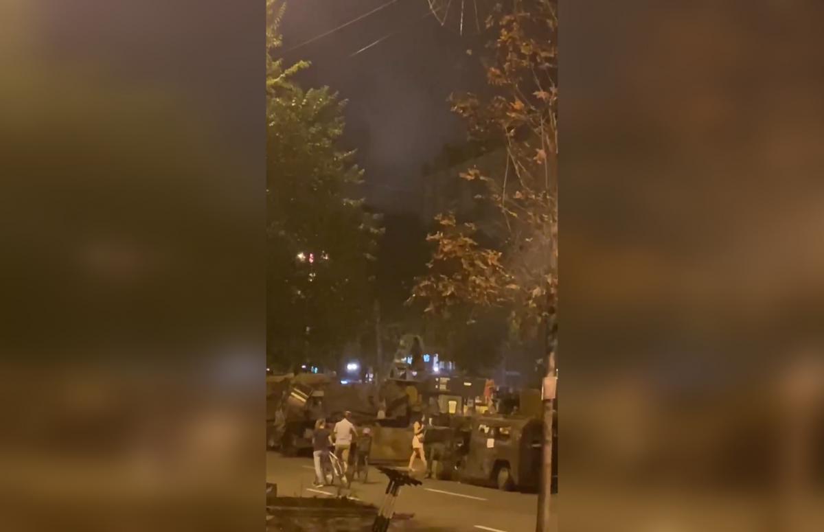 Возле Майдана Независимости вспыхнул пожар: улицу затянуло дымом / скриншот Возле Майдана Независимости вспыхнул пожар: улицу затянуло дымом / скриншот