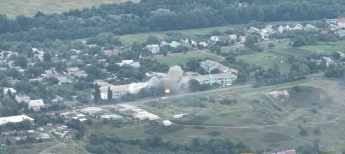 Знищення російського "Тунгуска" на Харківщині / Скріншот Знищення російського "Тунгуска" на Харківщині / Скріншот