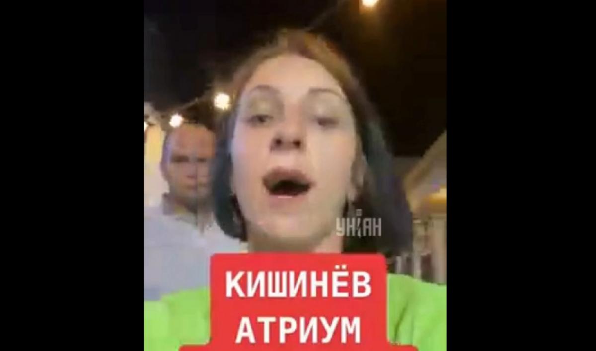 Яякобы ее не стали обслуживать и даже не пустили в заведение, узнав, что она – россиянка / Скриншот Яякобы ее не стали обслуживать и даже не пустили в заведение, узнав, что она – россиянка / Скриншот