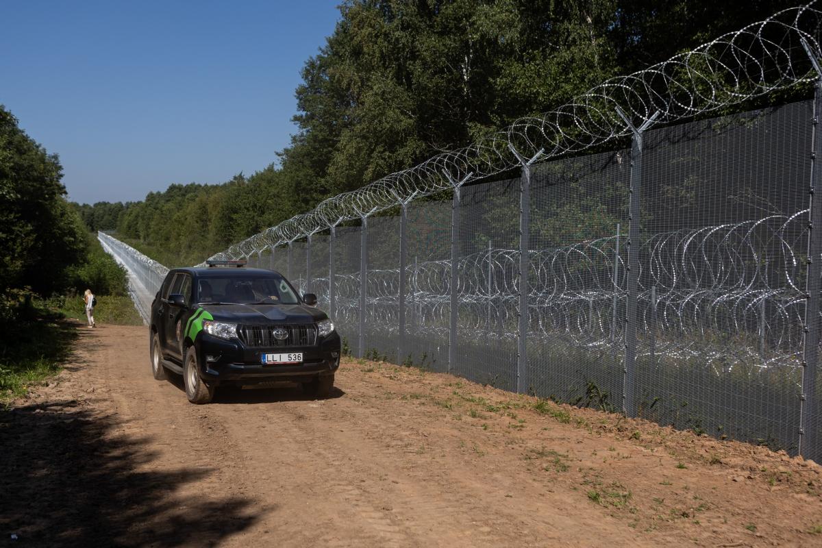 Литва добудувала паркан на кордоні з Білоруссю / фото МВС Литви