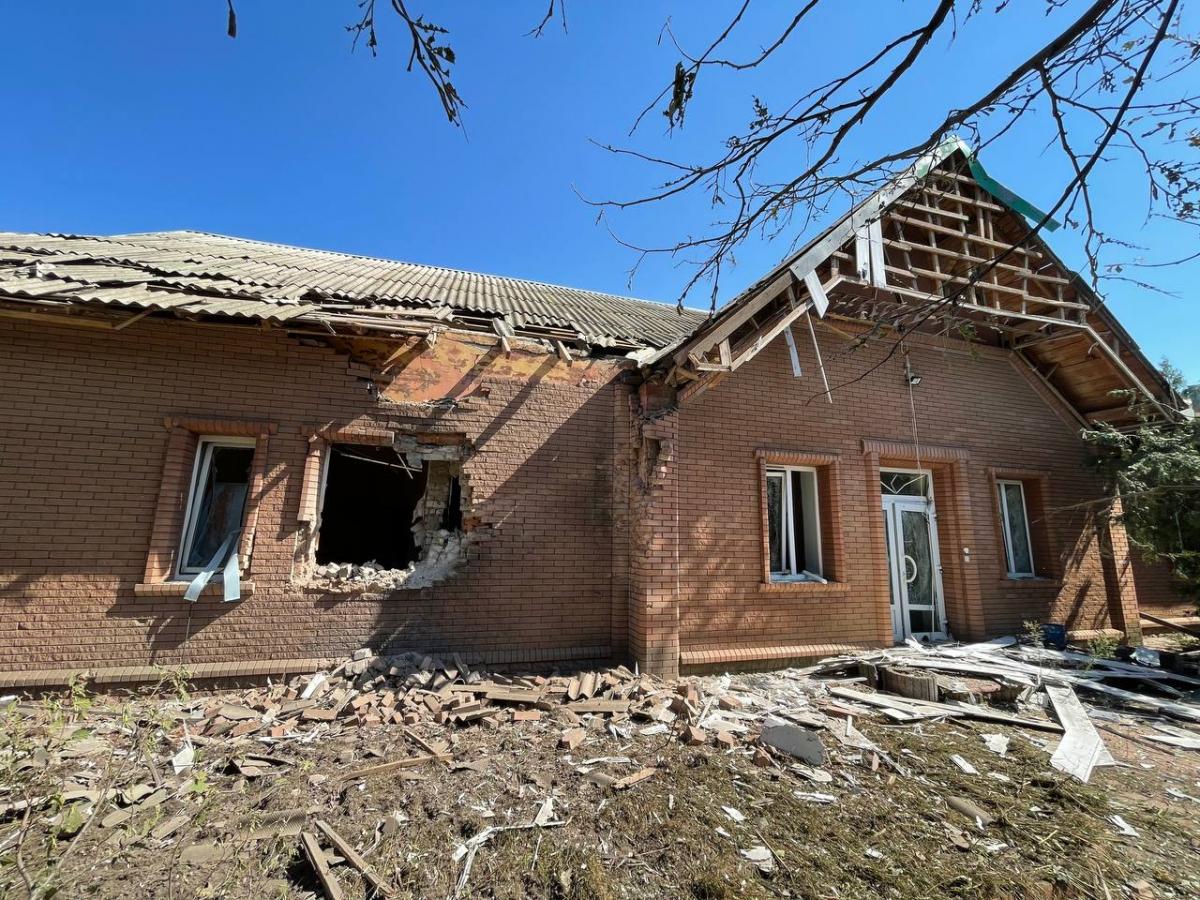 У Слов'янську окупанти знищили базу Червоного Хреста / фото facebook / Тарас Логінов У Слов'янську окупанти знищили базу Червоного Хреста / фото facebook / Тарас Логінов