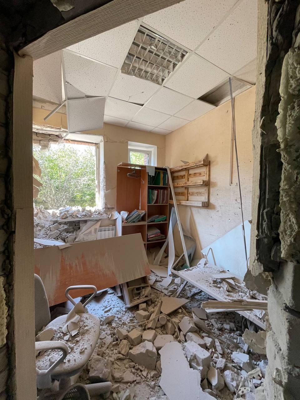 У Слов'янську окупанти знищили базу Червоного Хреста (фото) У Слов'янську окупанти знищили базу Червоного Хреста (фото)