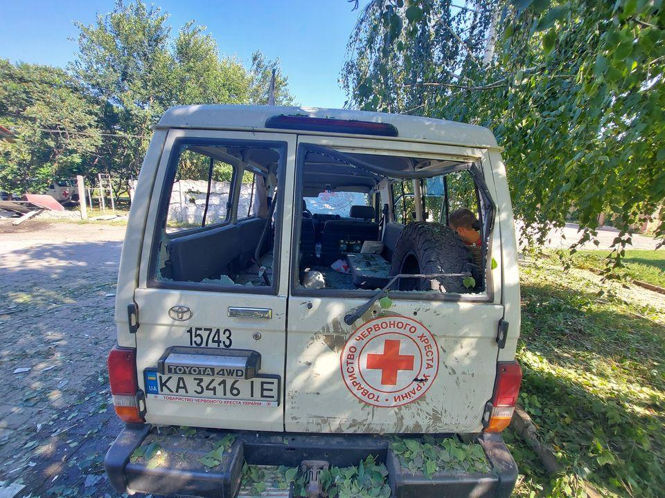 У Слов'янську окупанти знищили базу Червоного Хреста (фото) У Слов'янську окупанти знищили базу Червоного Хреста (фото)