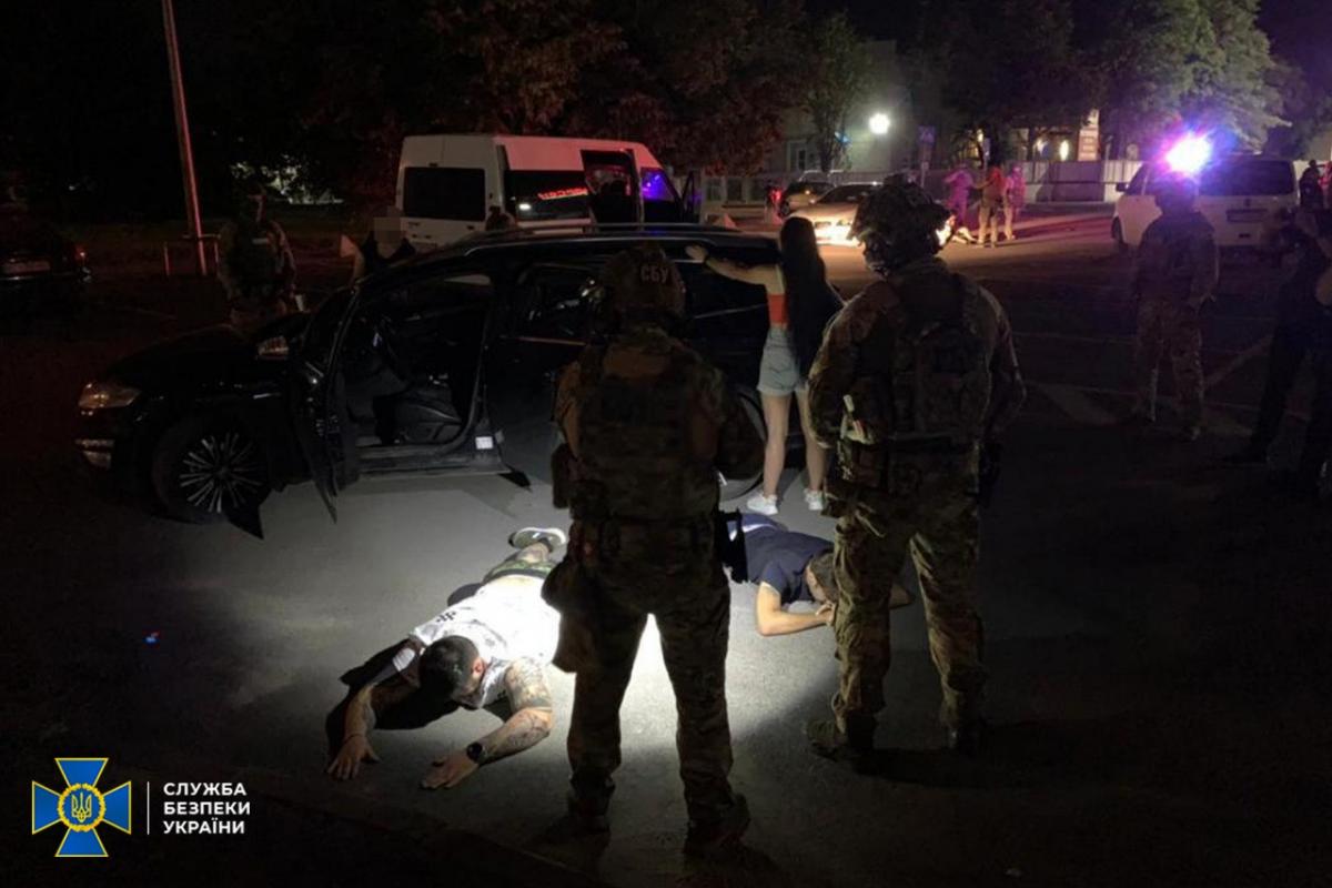 Співробітники СБУ затримали організатора і активних учасників злочинної організації / фото ssu.gov.ua Співробітники СБУ затримали організатора і активних учасників злочинної організації / фото ssu.gov.ua