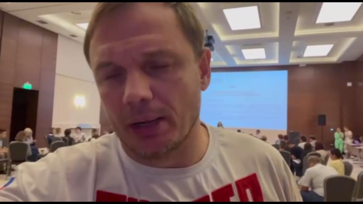 Зрадник стверджує, що виїхав до Росії нібито семінар з комунікативного лідерства / Скріншот Зрадник стверджує, що виїхав до Росії нібито семінар з комунікативного лідерства / Скріншот