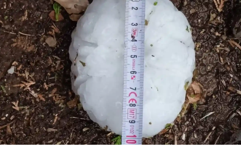 В каталонском городе прошел необычайно крупный град \ MeteoCat В каталонском городе прошел необычайно крупный град \ MeteoCat