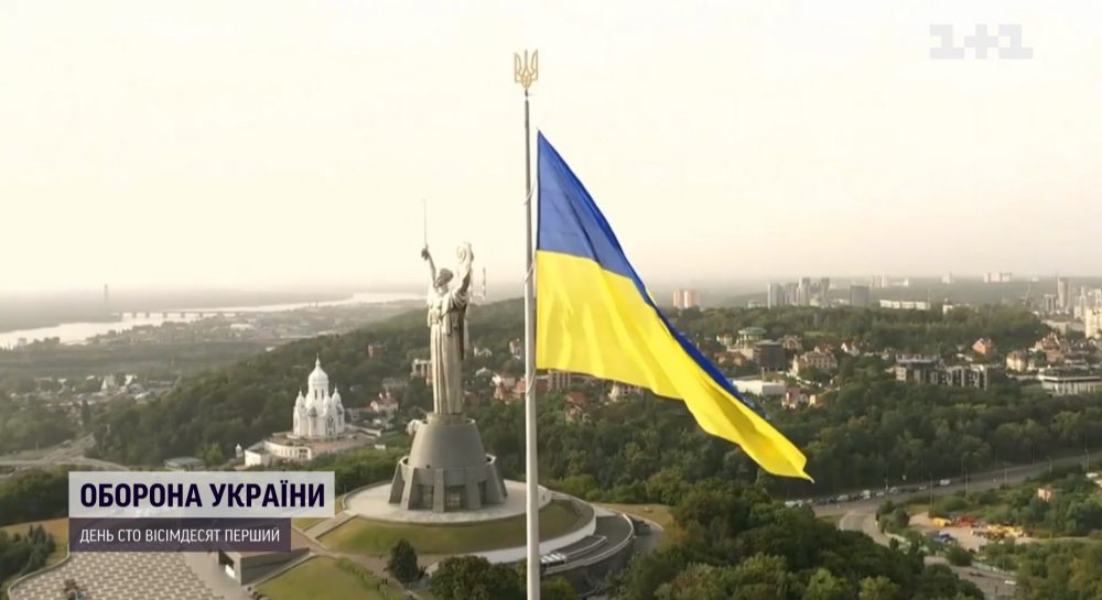 Синьо-жовтий прапор свободи та сили нескорених: історія стягу України ...