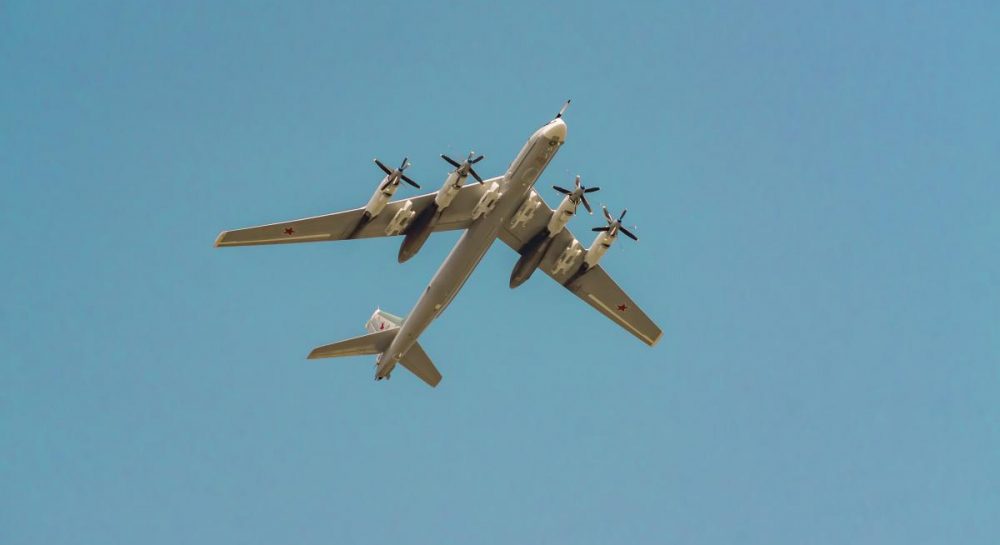 ロシア軍がウクライナに向けてTu-95戦略爆撃機からミサイルを発射