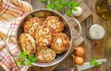 На вкус не отличишь: чем заменить хлеб в котлетах бюджетно