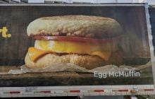 Туриста оштрафували майже на 2 тисячі доларів за "контрабанду" сніданку з Mcdonald's