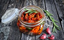 Острые помидоры по-корейски: 3 восхитительных рецепта
